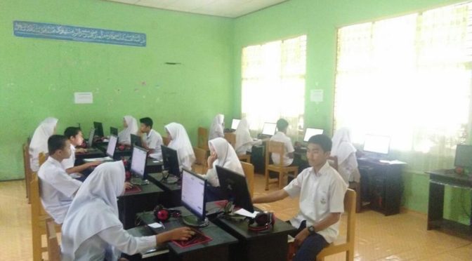 Madrasah Aliyah memulai (tahun pertama) Ujian Nasional Berbasis Komputer di DFA